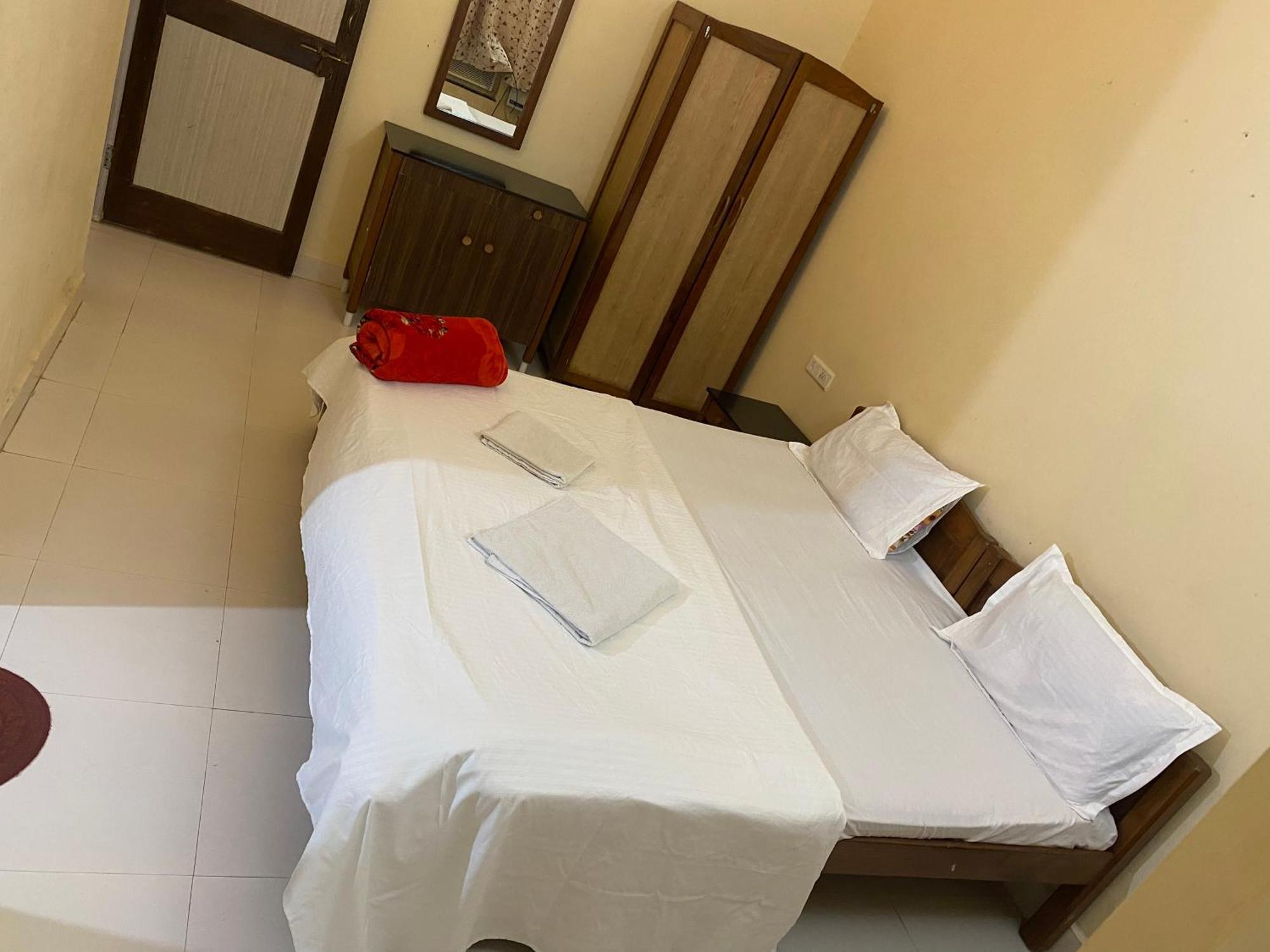 Holidays Goa Inn *